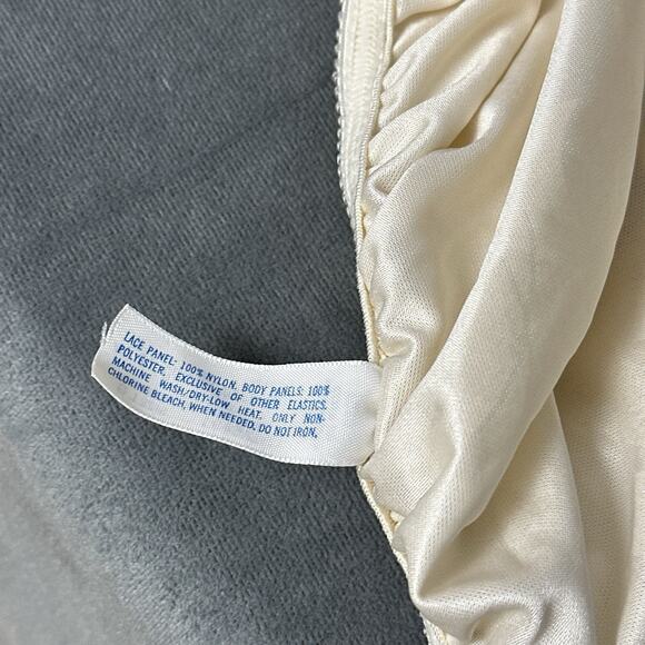 Vintage JCPenney Intimate Thoughts Adonna Half Slip Large Floral Jacquard Lace - Picture 6 of 7